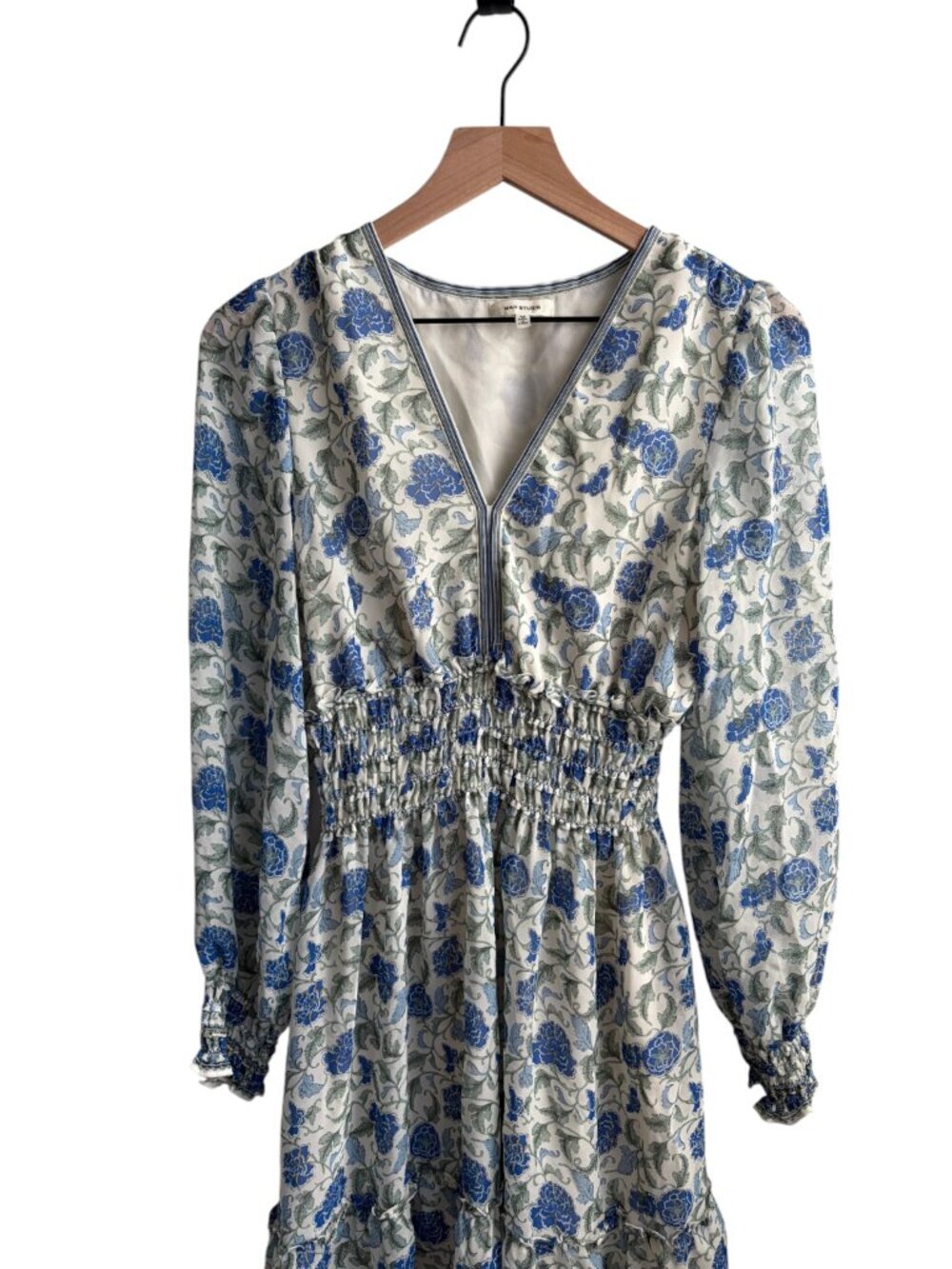 Women's MAX STUDIO Stretch White Blue Floral Smocked Waist Dress Size Medium - Picture 2 of 6